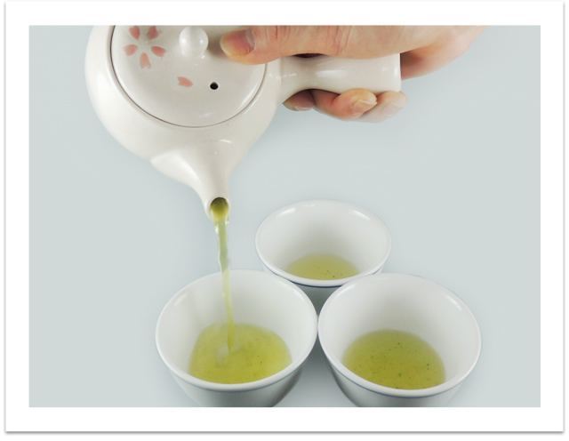 Pour into each tea cup evenly.